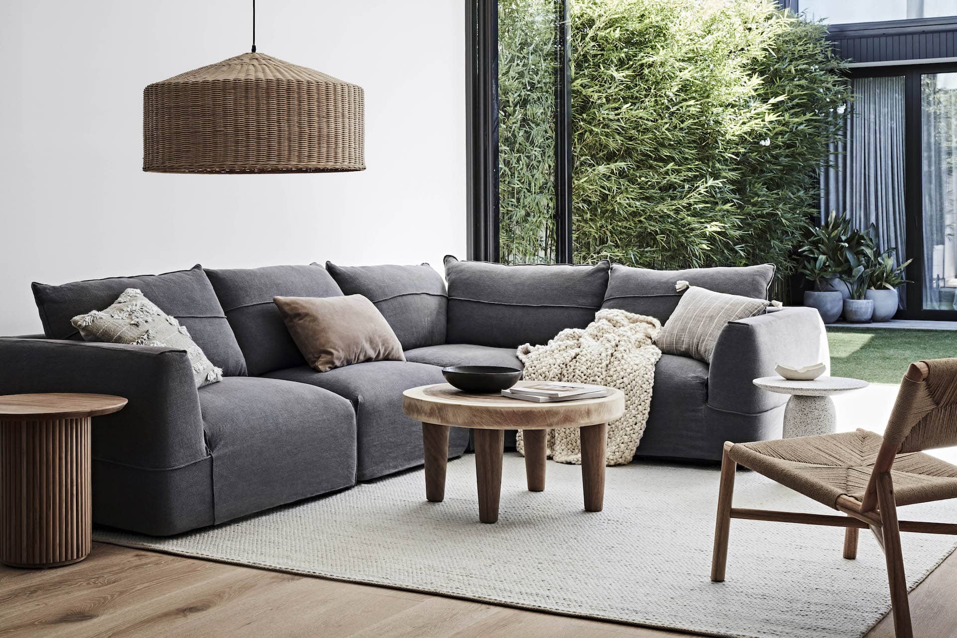 How Much Does a Couch Weigh? A Guide to Moving and Lifting Your Sofa插图1