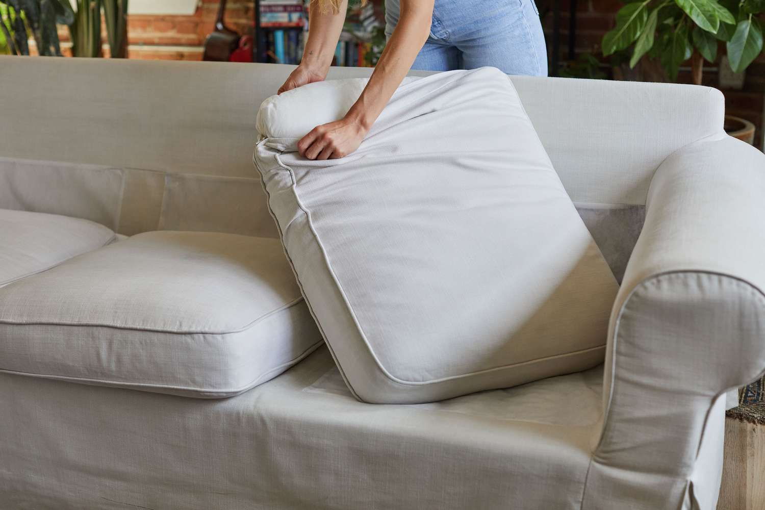 Revive Your Seating: Quick Fixes for Saggy Couch Cushions缩略图