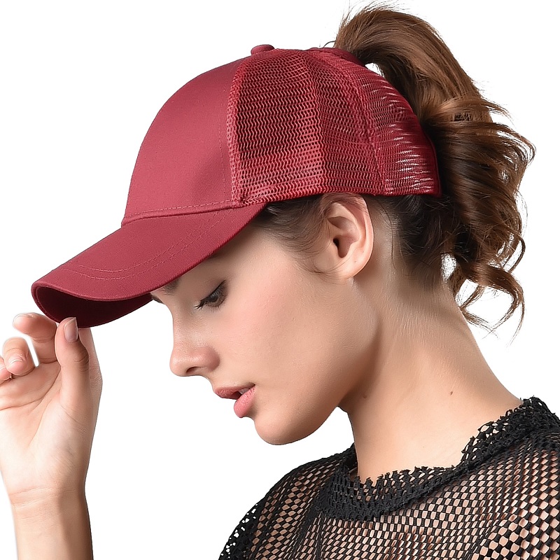 Low Bun with Baseball Cap: Stylish and Practical Hairstyles缩略图