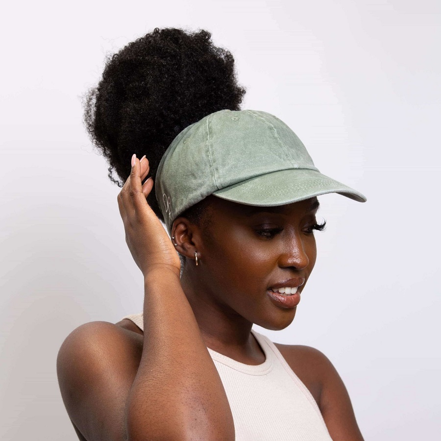 short hairstyles with baseball cap

